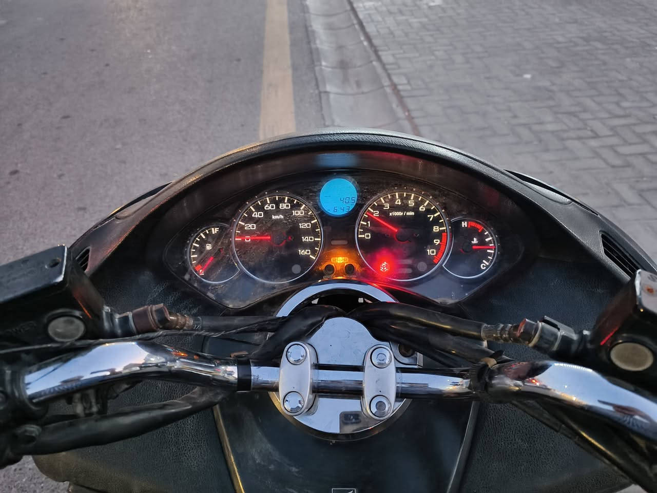 السلام عليكم ورحمة الله وبركاتة
فورزه 08 للبيع المكينه مكفوله الدراجه يحتاجلها جم شغله نواعم على ايد الشراي 
السعر 800 بي مجال للطيبين واذا مراوس فيكون سكنس فحل نوزل او دراجه ايراني سونك موجود فيس واتساب *********** 🤍
