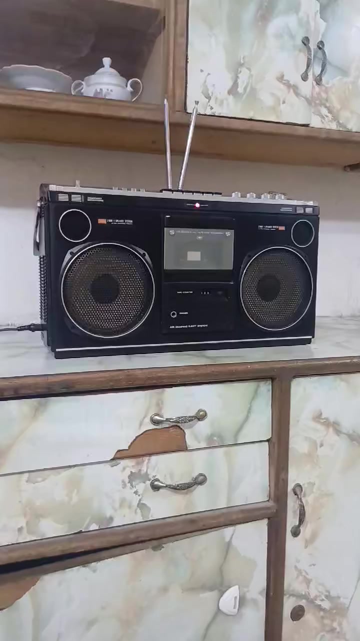 السلام عليكم اخوان عندي هذا الجهازهيتاشي  ياباني  محور بلوتوث اريد اراوسه بجهاز راديو مسجل بيه اف ام


**إذا كنت صاحب هذا الإعلان وتريد حذفه لأي سبب، رجاءا أرسل رسالة إلى الدعم الفني**