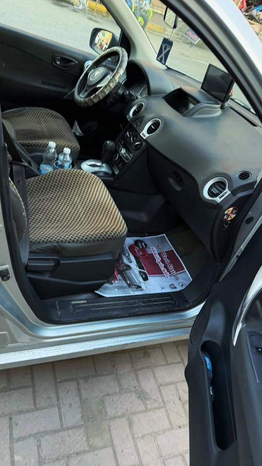 السلام عليكم سياره البيع رينو موديل 2013السياره شركه  بدون ضربه وصبغ ومكينه حجم 42500سلندر فور ويل دفع رباعي تبريد تتفئه شغال مشروع وطني سنويه. الل 27مكان بغداد الكريعات سعر السياره 82 رقم  صاحب السياره ***********
