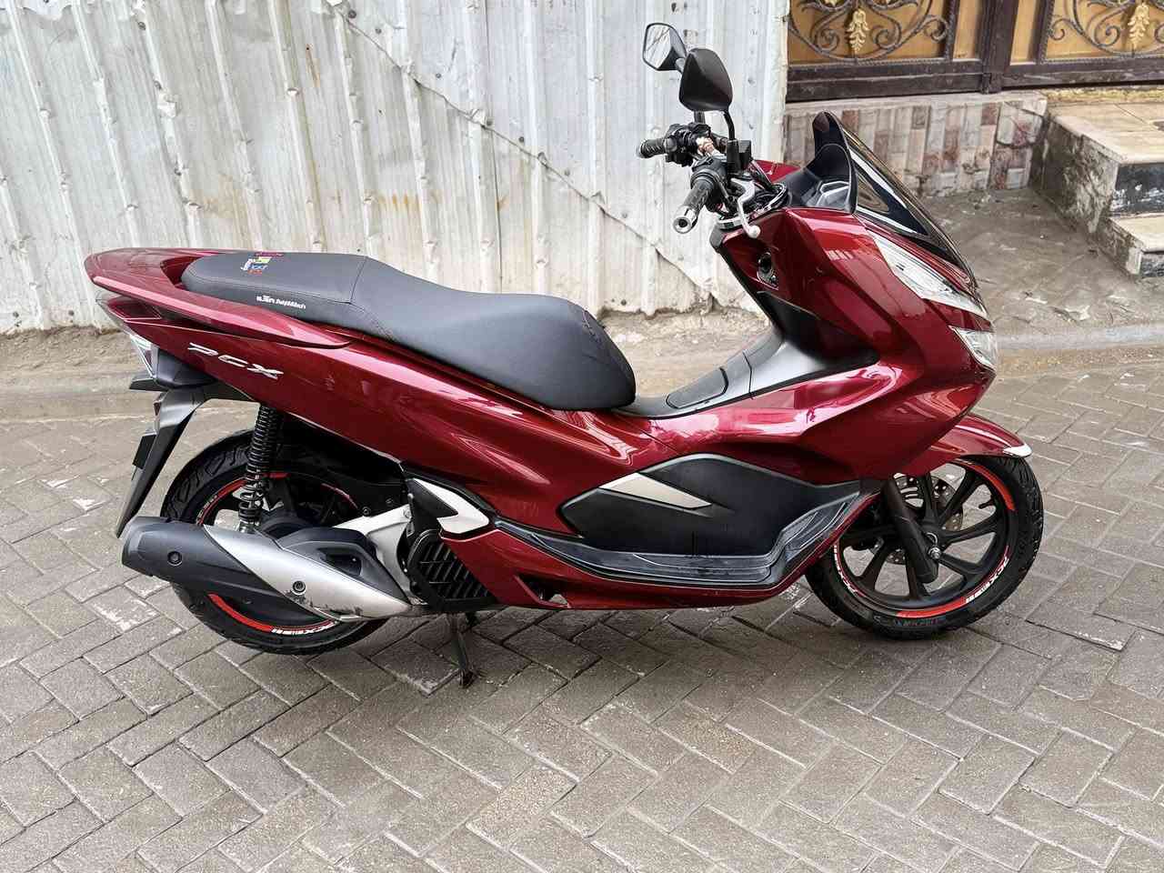 للبيع دراجة pcx Honda 2020 ياباني بصمة جيل ثالث 
لون ماروني مميز 
المحرك 125cc 
المسافة المقطوعة 18ونص 
بصمتين
حساس ازدحام 
استان كربائي 
للاستفسار ***********
العنوان/ بغداد مدينة الصدر شارع الفلاح قطاع 19 مقابل مختبرات النخبة
