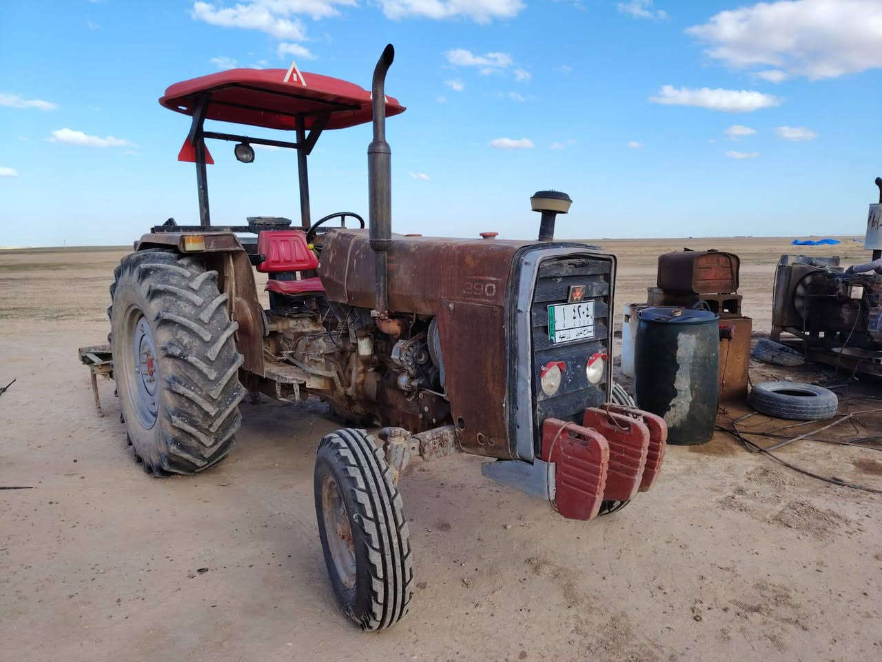 السلام عليكم للبيع بسعر مناسب جداً عشره مليون ونص وبي مجال/ تركتر فورگسن  حجم / ٢٩٠ / موديل ٨٢ / رقم صلاح الدين بأسمنا شرط التحويل جاهز من كل النواحي تركتر نظيف وماعلي حجي / العنوان صلاح الدين تكريت/ للاستفسار/ *********** / ***********
