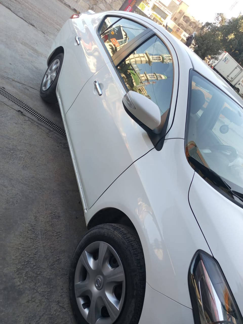 السلام عليكم
نيسان صني مصري موديل 25 
كير مكينة حدادية مكفولات  شرط رقم اربيل  ب اسمي  تحويل ثاني يوم ماشية 74  بيها فقط بارد بلحوض جداً  بسيط وممبين  بدون قطرة صبغ  ودعامية بلادية  باقي السيارة مكفولة كلشي  واضح  بلصور   ونصبها احلى من الصور  نقصها فقط تخم تاير  السعر 122 وبيها مجال بسيط مكان السيارة بغداد  
***********
