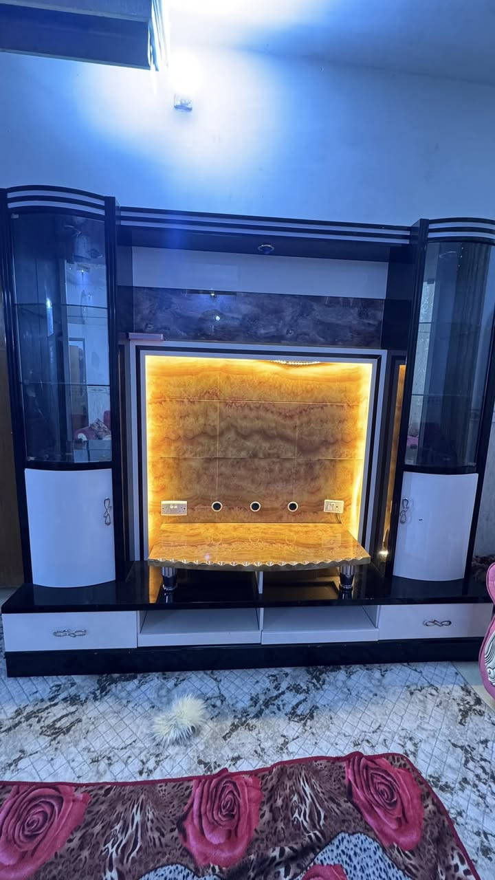 معرض للبيع السعر 150 وبي مجال المكان جسر مهروت ***********
