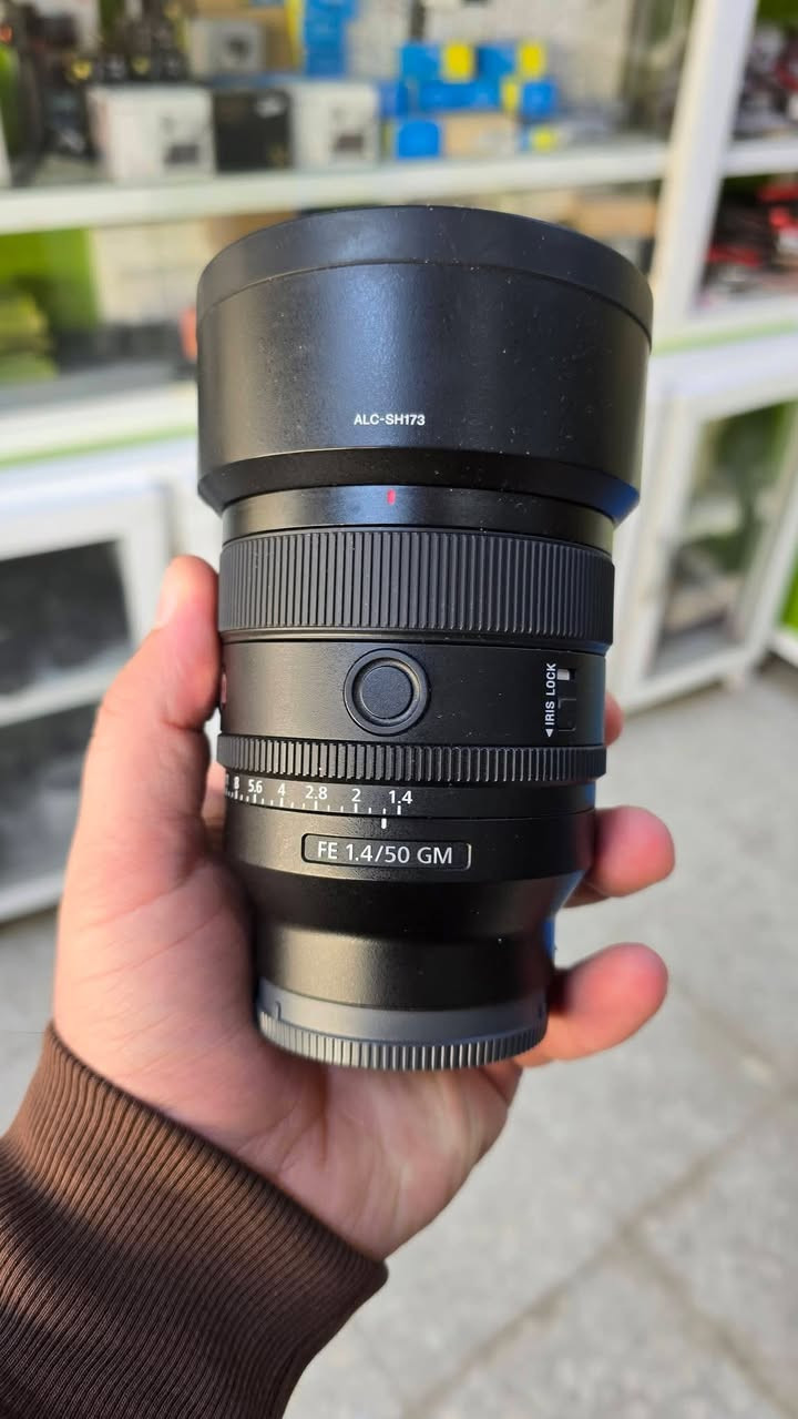 سوني FX30  نظيفه جدا فقط بدي
سعرها مليون و 800 الف 

عدسه 50 ملم GM 1.4 اخت الجديد
السعر مليون و 60 الف 

مكاني بابل 
***********
