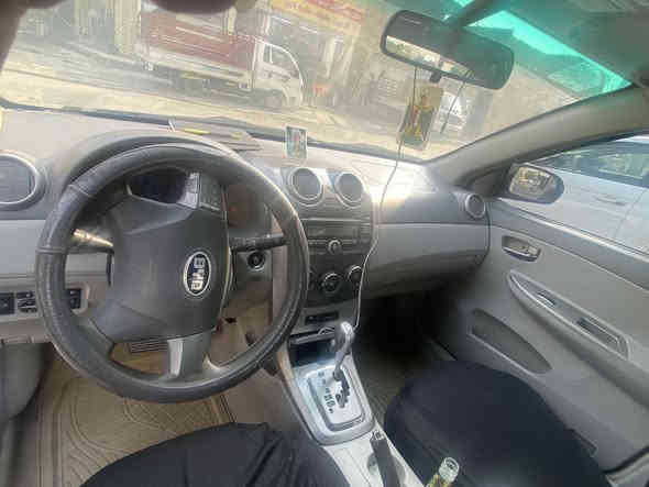 السلام عليكم 
بي  وايدي 2014 مزاد وزاره الداخليه كير محرك مكفولات وشرط ع واضع الشركه تخم تاير جديد صدار أمامي خلفي جديد تدفئي شغاله تبريد منقص غاز فقط مكفوله من كل نواقص كهربائيات  كله شغاله بصمي بلادي ترحيب مسجل بلادي مضخم سلايد روف 3 طكات ضرر جاملغ امامي بدون 
داخل  فقط البور بي ونه خفيفه 

السعر 36 وبيه مجال للطيبين  مكاني بغداد الكرخ حي الجامعه ***********
