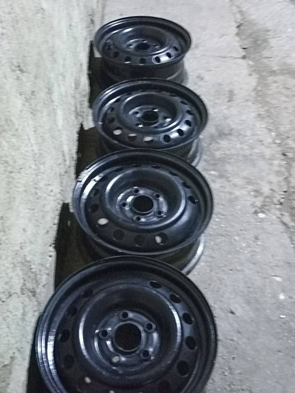 السلام عليكم
للبيع أو المراوس 
ويالة حجم 15
ويالة كوريات الصناعة
مكفولات من أي عواج أو فطر
لسيارات: 
صول
سوناتا
اوبتما
النترا
افانتي

السعر 125 وبيهن مجال
والعنوان بابل 
يتوفر واتساب: ***********
