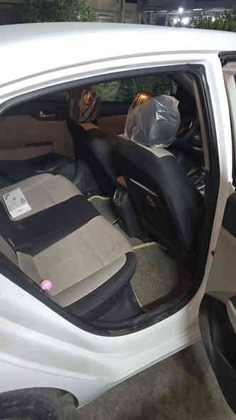 سلام عليكم هونداي اكسنت موديل ٢٠٢٣ بغداد رقم جديد سياره فول مواصفات مكينه ١٦٠٠  فتحه تحكمات شاشه ابل كار بلي حساس اطارات مانع انزلاق تبريد قطعتين  حاكيه بلوتوث مري شفط داخل لونين شباك نيكل سونار موجود وصارت بيها طخه خفيفه وره سونار تتعدل بارد مابيها شي كير ومحرك مكفولات مكاني بغداد سعر ١٤٢ وبيها مجال هاتف ***********
