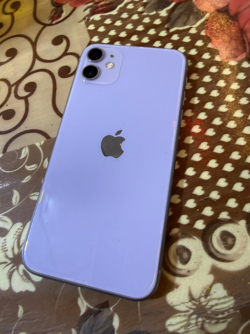 ايفون 📲 11عادي نضيف من كلشي كامل جهاز بس بطاريه مرفوعه بدون فتح سعر 325)رقم بس واتساب ***********مكان كركوك قادسيه ثانيه
