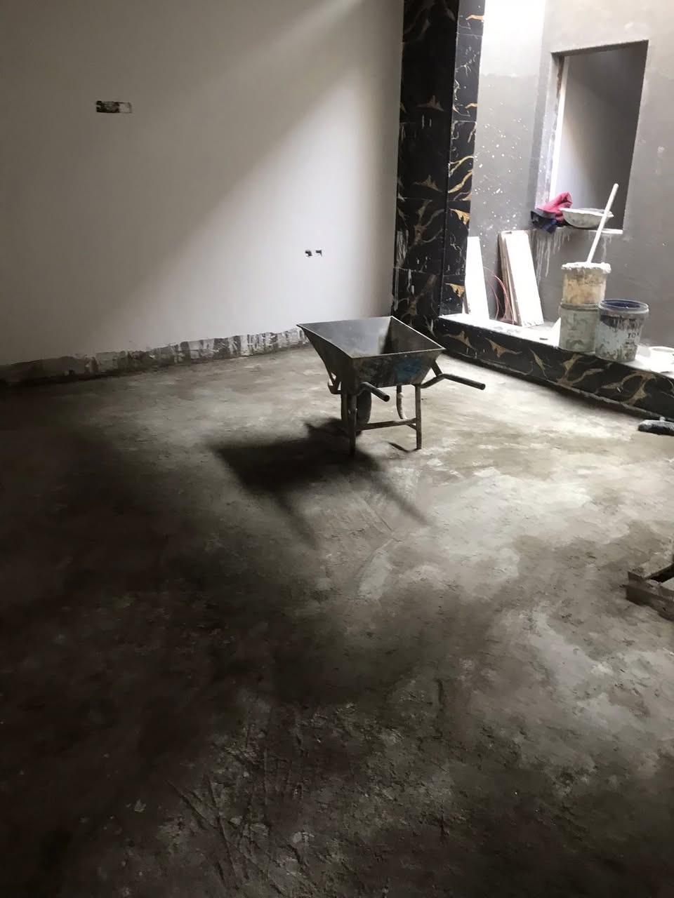 السلام عليكم يوجد كادر عمال لتدخيل السبيس وتصعيد المواد واخراج الانقاض والتفليش الاستفسار مراسله الصفحه او الاتصال ع *********** او ***********
