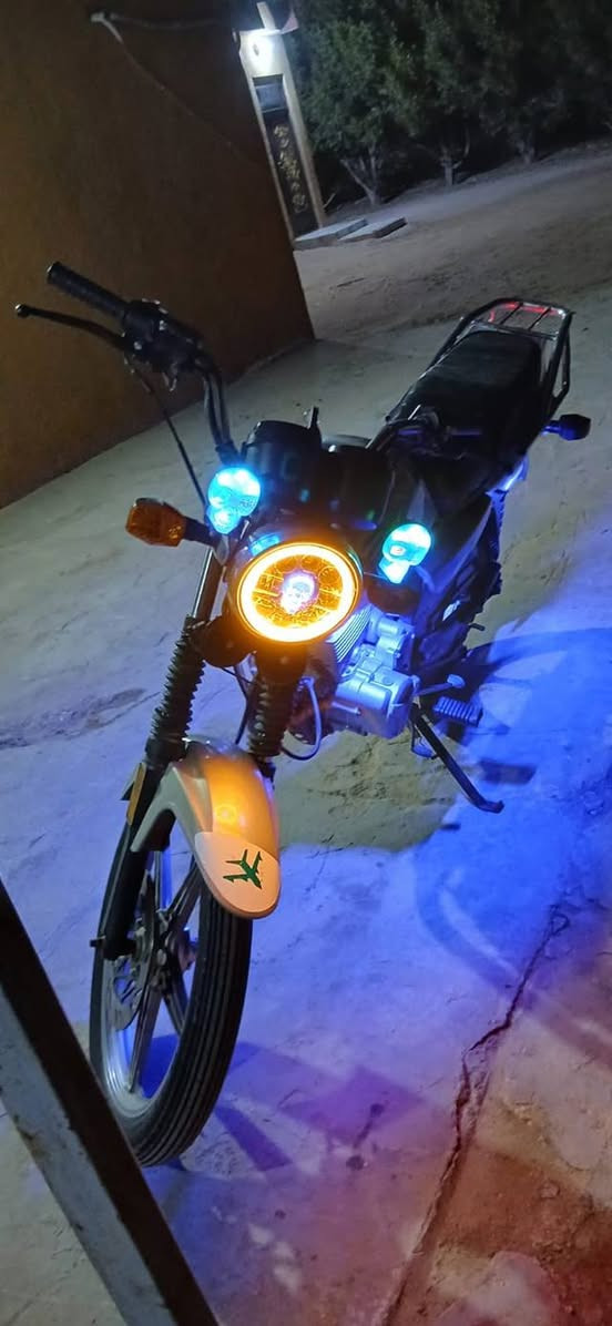 السلام عليكم دراجه دايوان موديل 22 اوراق مابيه تنقيص قليل للبيع السعر 700 بيهال مجال قليل*********** الرقم والاستفسار والموش رأيي  لا يتصل
