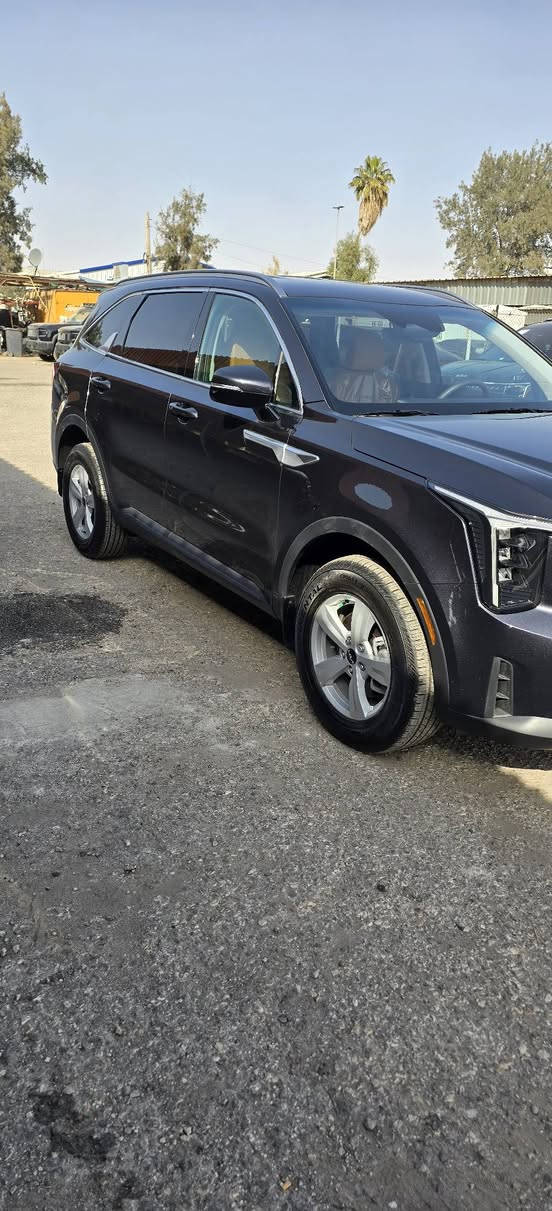 كيا سورنتو ٢٠٢٥ ماشيه ٣٠٠٠ بحالة الزيرو وارد كندي محرك ٢٥٠٠ تنفس طبيعي ٧راكب 4×4 بدون ضرر حادث رصعه بطرف البنيد موضحه بالصور السعر ٢٢٧ بمكانها بدون نقل وكمرك العنده كتاب شهداء سياره حلوه موجوده بالمنطقه الحره عمان السبت تنشحن الى العراق التواصل***********
