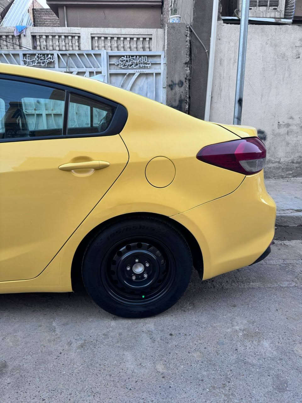 السلام عليكم للبيع كيا فورتي موديل 2017
وارد امريكي حادثها خلفي بل بك لايت لا تبديل ولا دواخل بدون ايرباك 
السيارة جديدة بمعنى الكلمة 
مكينة 2000 دوش جديدة حاوية هسة مشدودة
صدر جديد تراي زيرو
تخم تاير جديد 
رقم بغداد مصفرة هيئة وغرامات 
السيارة بسمي 
سونار المندلاوي موجود بل صور 
ماشية 78
السعر 128 
العنوان بغداد مدينة الصدر
***********
