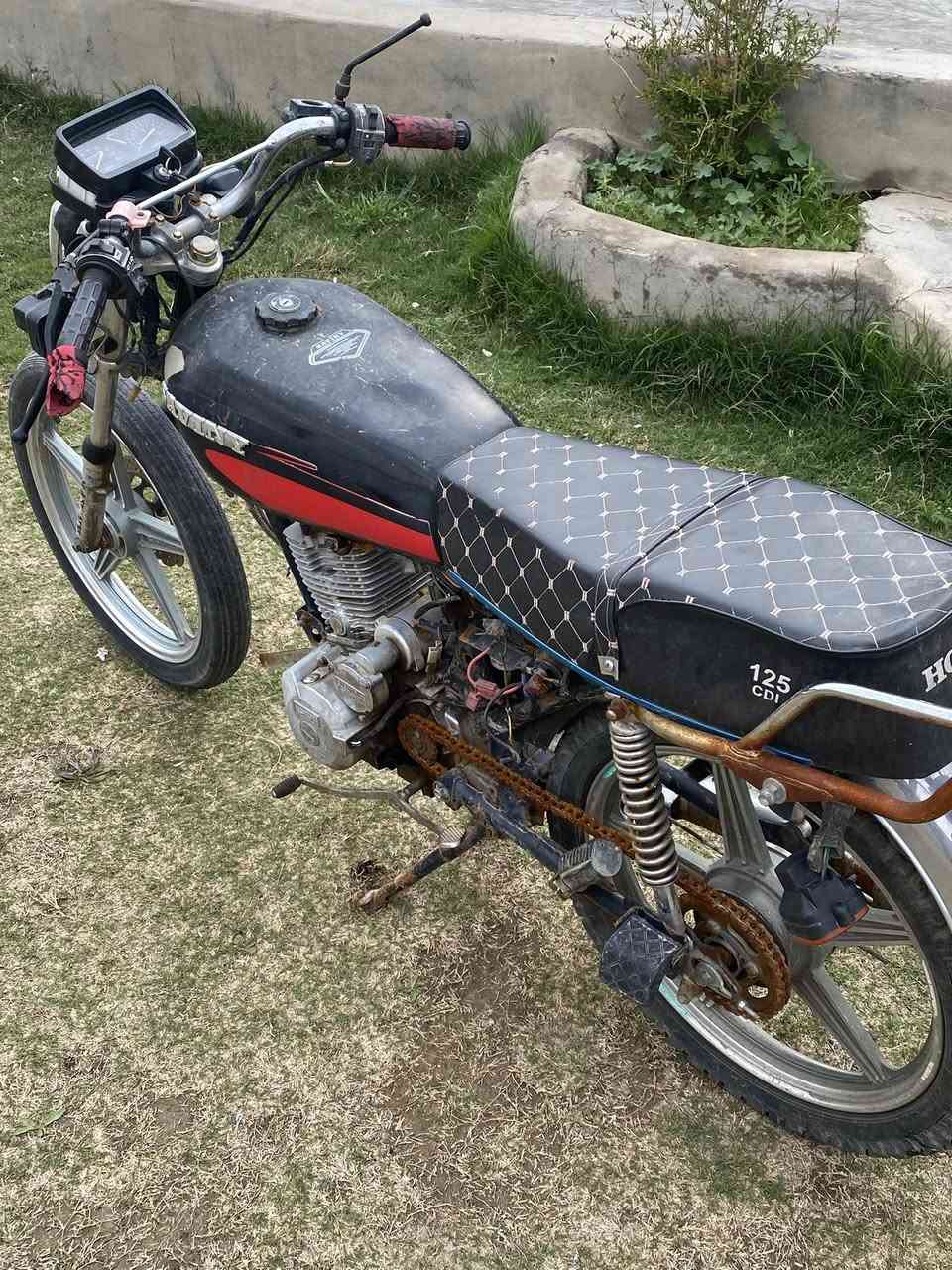 سيفان 19شوف العين شغال يعوزه ترتيبات السعر 200وبيه مجال بسيط
***********
