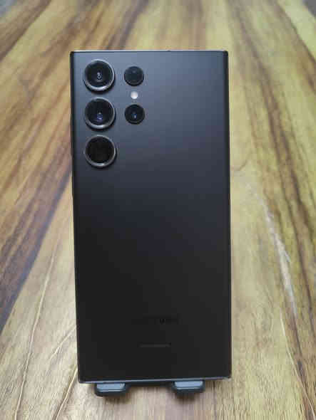 اس 23 الترا أمريكي ذاكرة 256 
لون اسود نظافة عالية 
يشغل شريحة عادية وشريحة الكترونية 
سعر 670 نهايته بدون مراوس 
***********
