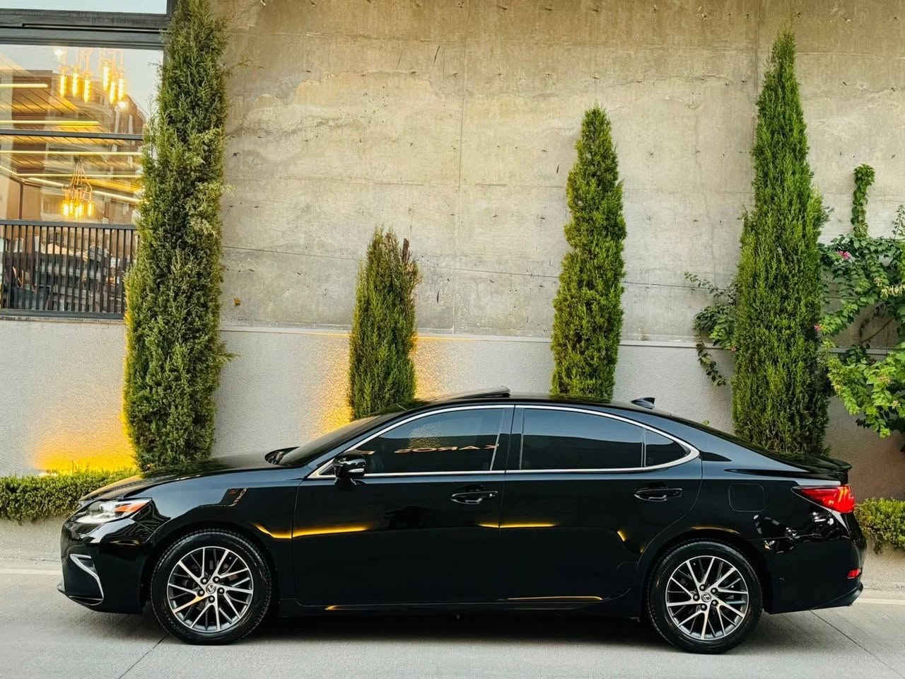 Lexus es 350 2016
لكزس ٣٥٠ موديل ٢٠١٦ ... 
السيارة غني عن التعريف فولل فولل مواصفات و داخل قرميدي السنوية جديدة و خالي من العيوب و فقط بي قطعة صبغ بدون دواخل بدون ارباك كلشي بشرط كير محرك كهربأي كامل خالي من العيوب و تعتيم الجامات ويا جديد لحد شهر ١١ 
***********
***********
