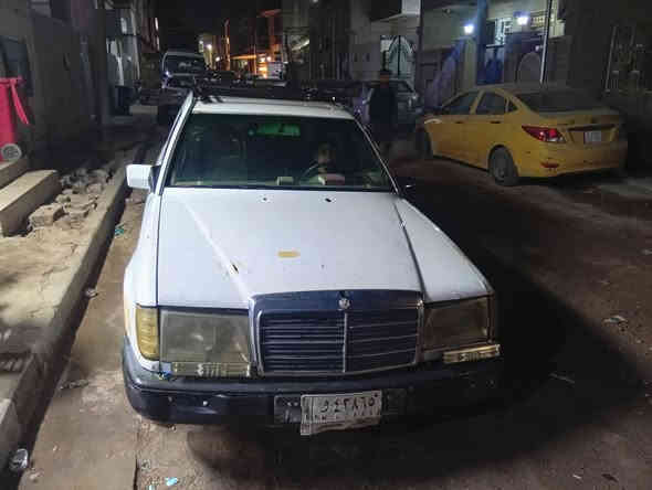 السلام عليكم مرسدس1988
محرك وكير مكفول
وكهربائيات كاملة 
السعر 37وبيها مجال لخاصر الجية
كير وحرك بطة 
***********
