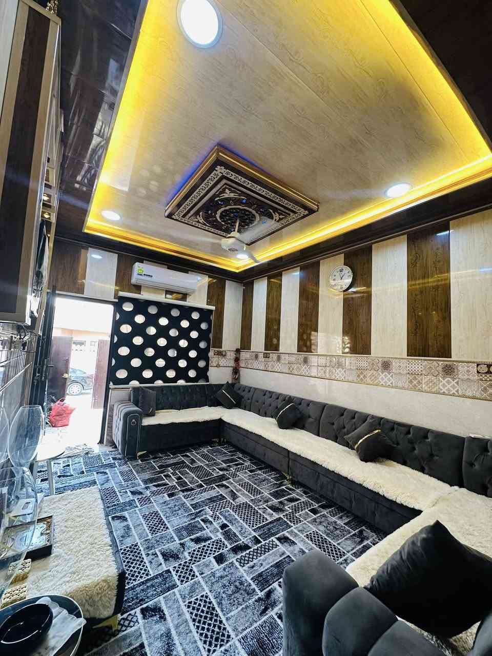 دار للبيع 🏠 
في حي الميثاق الثانيه 
قرب مسجد القادر 🕌 
قريب من الشارع العام
مساحة 100 متر 
واجها 5 عمق 20 
بناء حديث وخارطه مرتبه
طابق ونص يحتوي على غرفتين نوم وهول عدد 2  واستقبال وصحيات وكراج وسطح ناصي وسطح عالي
سند طابو الزهور 📝 
تحويل مباشر 

✨ فرصة مميزة للتملك الفوري
للاستفسار اكثر مراجعة مكتب التطوير للعقار سايدين الميثاق مقابل مطعم رائدر بدر وقرب جامع لا إله إلا الله 
اوالاتصال على الارقام التالية🔸🔹  

 *********** واتساب + فايبر
‏*********** واتس + فايبر 
*********** واتس + فايبر
 *********** واتس + فايبر

1️⃣ يوجد بيوت  للبيع  سكني تجاري🏭
2️⃣ يوجد اراضي للبيع سكني زراعي🏡
3️⃣ يوجد تعقيب تحويل ملك عقار📋
4️⃣ يوجد  كادر مساحين اراضي📐
5️⃣يوجد كادر بناء بيوت 🧱
6️⃣ يوجد كادر تفليش بيوت 🏗
🔹 نستقبل كافه العروض التجاريه والسكنيه 
🔹وعروض الايجارات على مدار 24 ساعه
