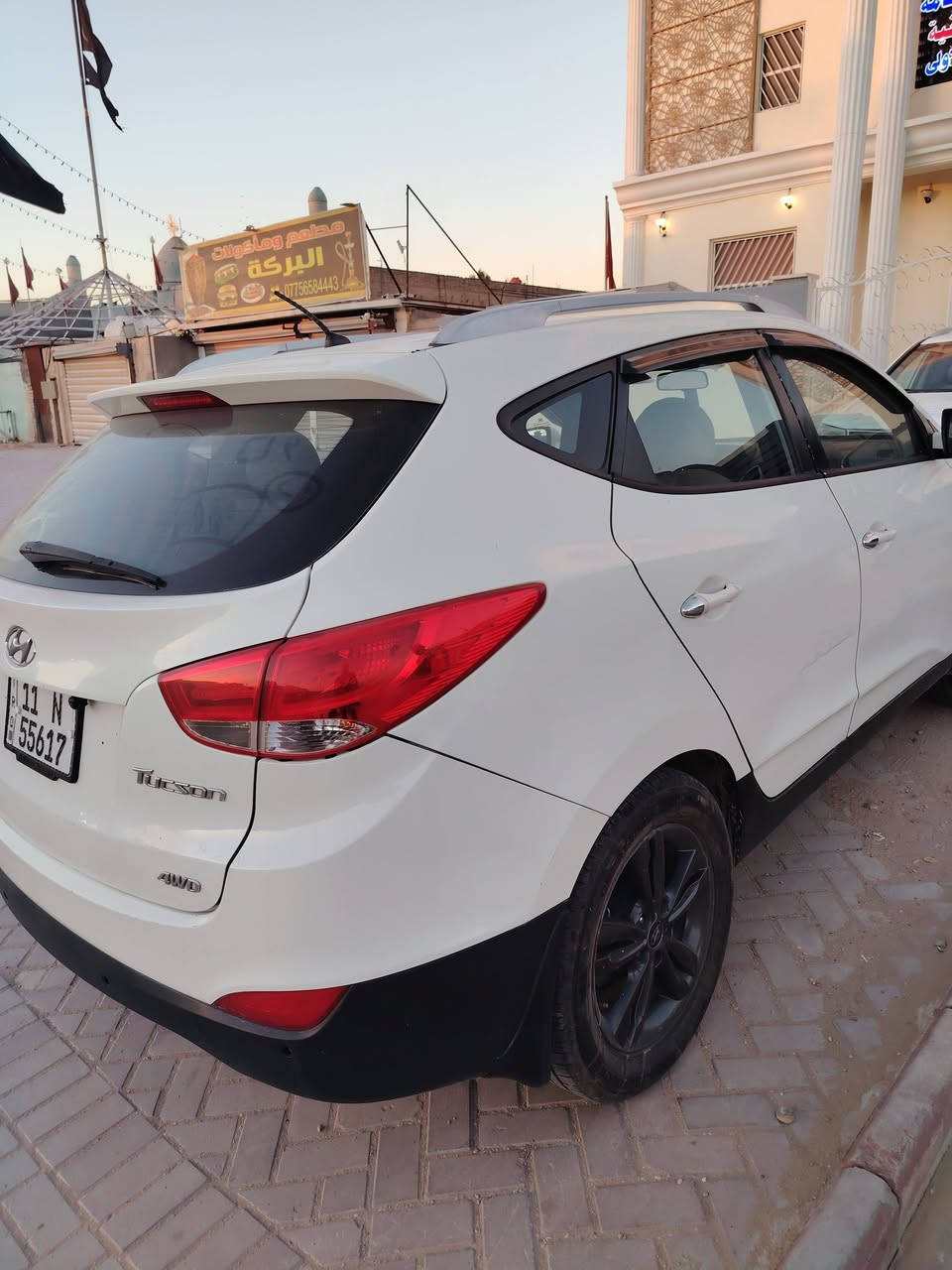 السلام عليكم
توسان ٢٠١١ خليجي محرك ٢٤٠٠ دوش فور ويل محرك وكيل ممتاز 
الحدادية والتايرات جديدة بيها صبغ موضح بالسونار 
نقصها فريز التبريد مزروف 
السعر ١١٨ 
مكانها الاعظمية 
رقم الهاتف ***********
