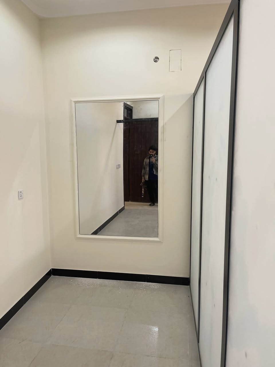 زجاج  وقواطع عامه
سلام عليكم عمل كافه أنواع الزجاج وقواطع اللامنيوم والمري وشوارات كافه مع وجود ضمان في العمل لمده عام للاستفسار 
***********
