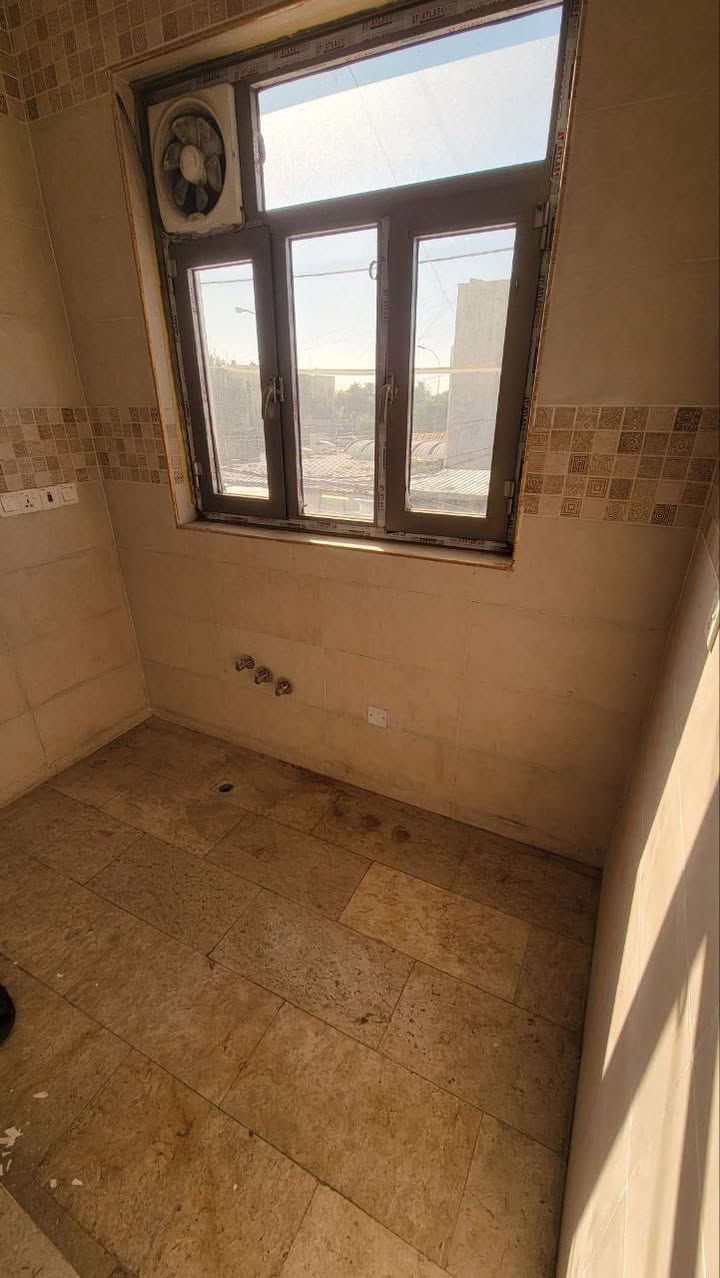 للأيجار في السيدية ترهم عائلة او طلاب
شقة مساحة 55 متر 

تحتوي على 
غرفة 
وصالة
ومطبخ
وخدمات
الايجار ٦٠٠ الف  

التواصل 
***********
