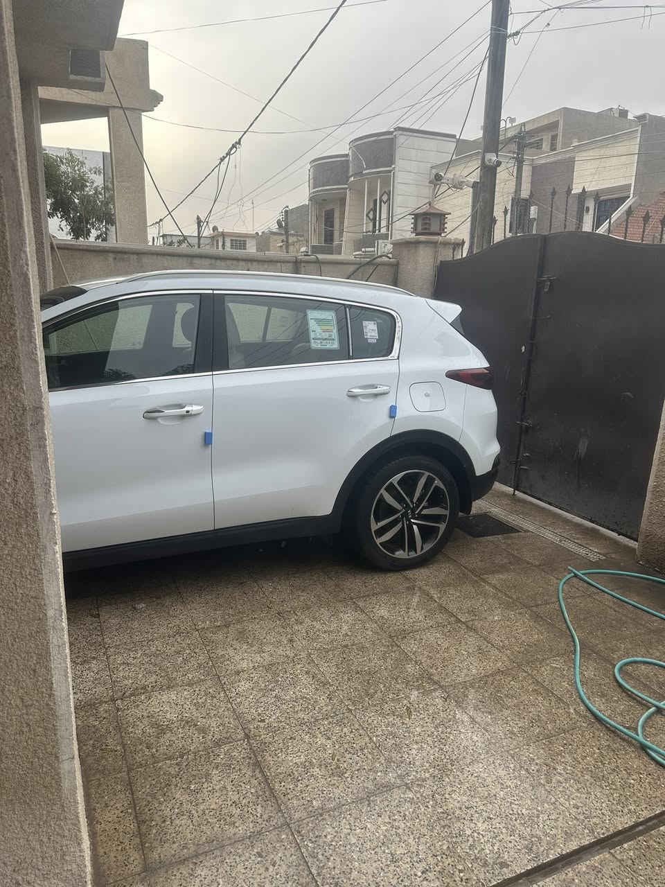 كيا سبورتج خليجي رقم بغداد الدولي الجديد موديل 2020 مكفوله بدون صبغ بدون بارد ماشيه 80 ألف السياره جديده على وضع الشركه برغي مامفتوح بيه من كل النواحي فقط رصعه بالجنطه باقيه نفسه ماملعوب بيه مواصفات 
بصمه / تشغيل عن بعد / تبريد شاشه / جنطه الخلفيه كهرباء / شاشه / حساس امامي خلفي / كأمره / الداخل جلد / مواصفات الباقي بلصور   
السعر 195 $$$$ نهايته
العنوان بعداد الكرخ 
للاستفسار /. ***********
