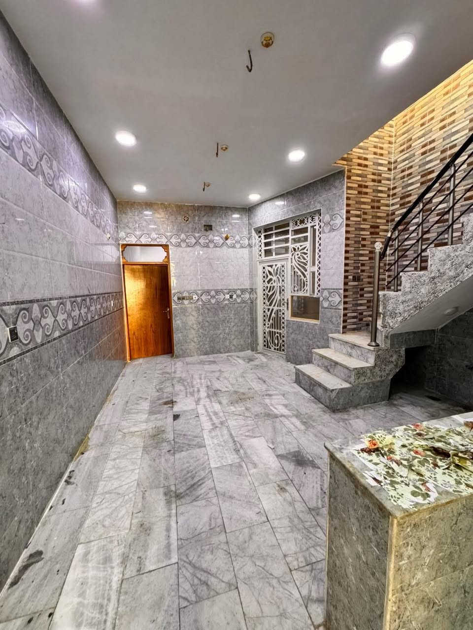 دار للايجار مساحه الدار 100م حي السلام شارع 10🏘️ خلف مجمع الذهب
طابق واحد غرفه وصاله ومطبخ استقبال  وصحيات بناء مرتب
مكتب دار السلام للتفاصيل الاتصال على الارقام الموجوده
***********)  (*********** #بيت #نجف #حي #سلام
