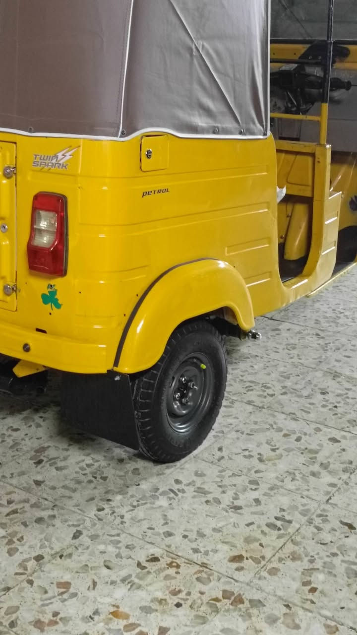 السلام عليكم تكتك للبيع مديل 19 شهر 11 رقم وسنويه تحويل ثاني يوم مابيه لا طخه ولا صبغ عده الدوس مكان مدينة الصدر رقمي ***********
