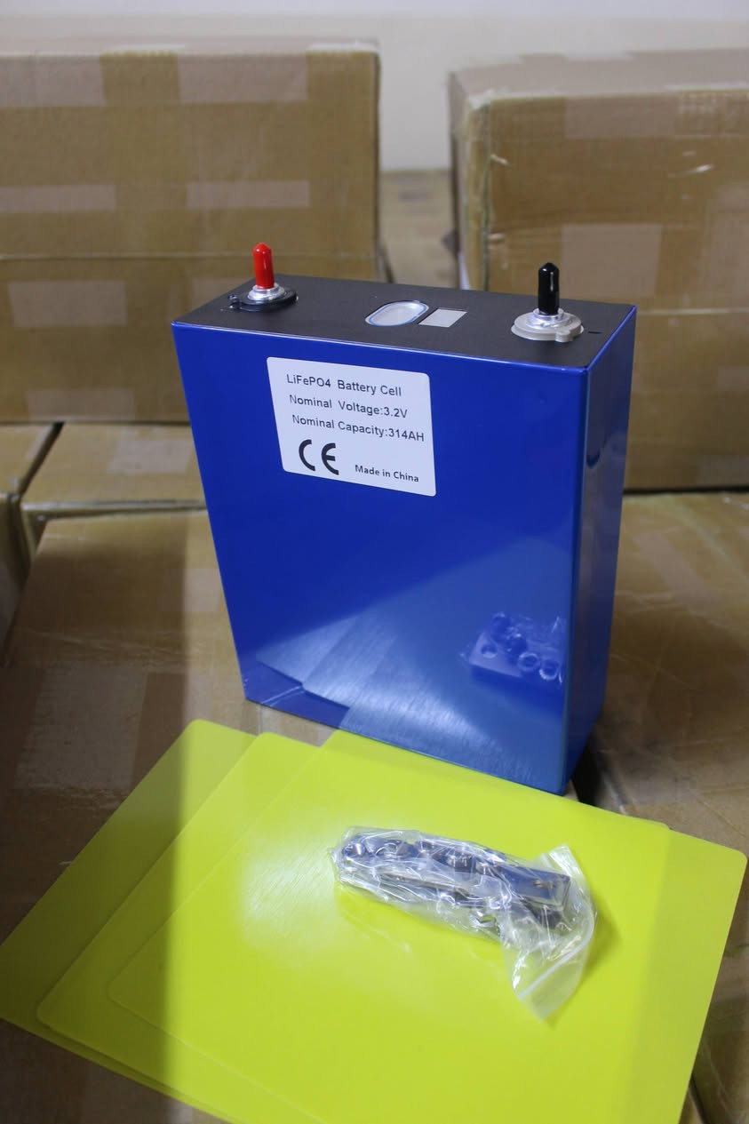 🔋 بطاريات ليثيوم فوسفات الحديد LiFePO₄ 314Ah – LISHEN الأصلية
⚡ مخصصة للطاقة الشمسية وأنظمة التخزين
المواصفات:
▪️ السعة: 314Ah
▪️ الجهد: 3.2V
▪️ دورات الشحن: 6000+ دورة
▪️ عمر افتراضي طويل
▪️ أمان عالي وكفاءة ممتازة
💰 السعر: 90,000 دينار للقطعة
✅ فحص باركود – منتج أصلي
📞 للاستفسار والطلب: ***********
📦 الكمية محدودة
