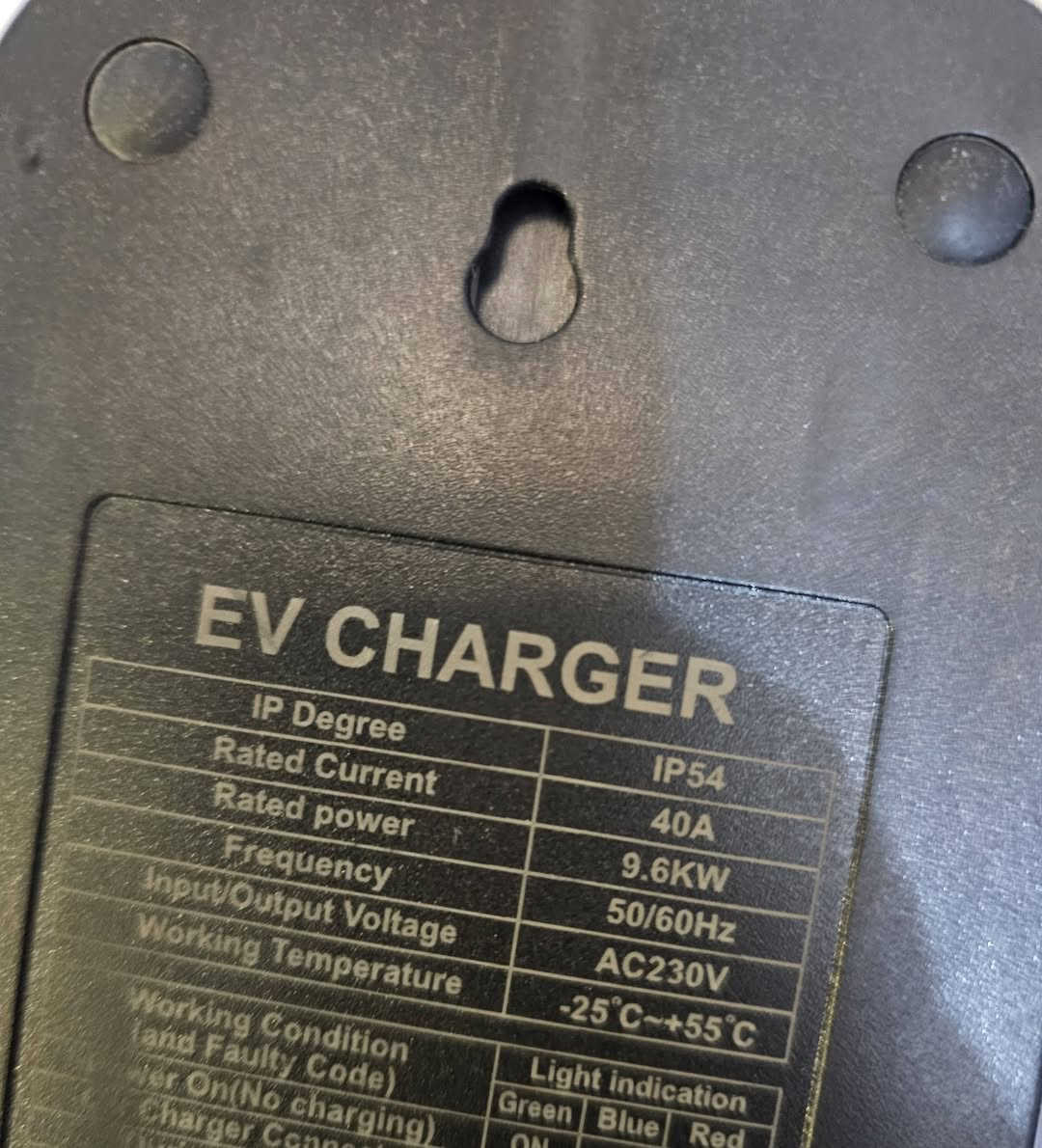 السلام عليكم شباب
كل عام والجميع بخير
شاحنة تسلا ٤٠ امبير ٩.٦ كيلو واط
اخذتها من الامارات من شركة سبارك
صارت عليه ب ٣٥٠ دولار
جديدة جدا بعدها بالباكيت استخدمتها مرتين فقط بالسفر .
اريد ابيع لان بعت السيارة

مواصفاتها 
تكدر تستخدمها ثابته بالبيت و متحركة من تسافر
٤٠ امبير متغير لحد ال ٨ امبير
تكدر تحدد تعمل بالايرث او بدون ايرث
وايرها ضخم جدا ١٠ ملم طبعا .. وطولة ٥ متر
راس الشحن تسلا مباشر بدون ادبتر
وطبعا وياها الجنطة مالتها 
سعرها ٣٠٠ الف وانطيك وياها بلك ٥٠ امبير ضد المي والاتربة
تحياتي للجميع .


**إذا كنت صاحب هذا الإعلان وتريد حذفه لأي سبب، رجاءا أرسل رسالة إلى الدعم الفني**