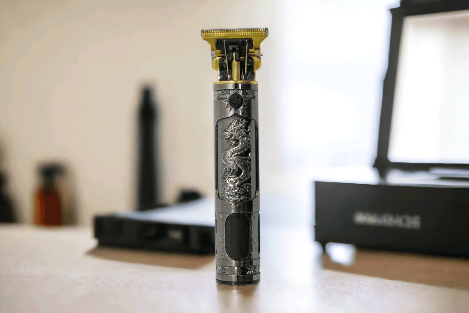 مكينة حلاقة صفر

الميزات:

أداء عالي ومميز مع بطارية بعمر عالي

شاشة توضح نسبة شحن البطارية

بطارية تدوم لمدة 3 ساعات استخدام

شفرات من الفولاذ المقاوم للصدأ

مدخل شحن نوع تايب سي

ثلاث رؤوس سهلة التبديل قياس 1, 2, 3 ملم مع رأس للحماية

أبعاد الجهاز: الطول 15 سم  العرض 4 سم

المنشأ: الصين

الملاحظات:

مدة الشحن ساعتين

يمكن استخدام الجهاز أثناء الشحن