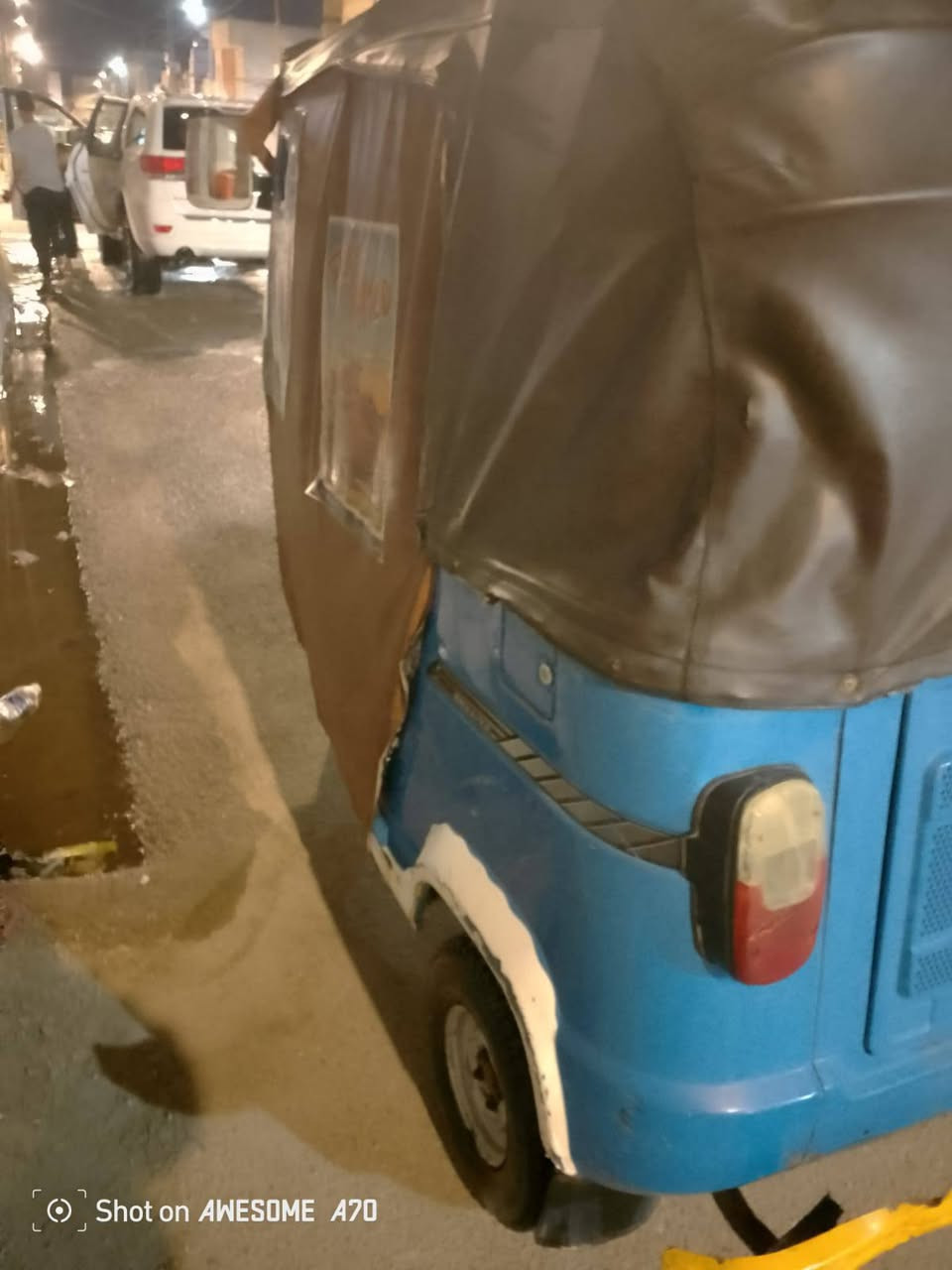 السلام عليكم تكتك للبيع موديل ٢٠ أوراق باسمي معاملة الرقم كامله المكينه مجفته تجفيت شركه لا تنقص ولا تأخر العنوان البصرة التميميه ب3و750 الرقم ***********
