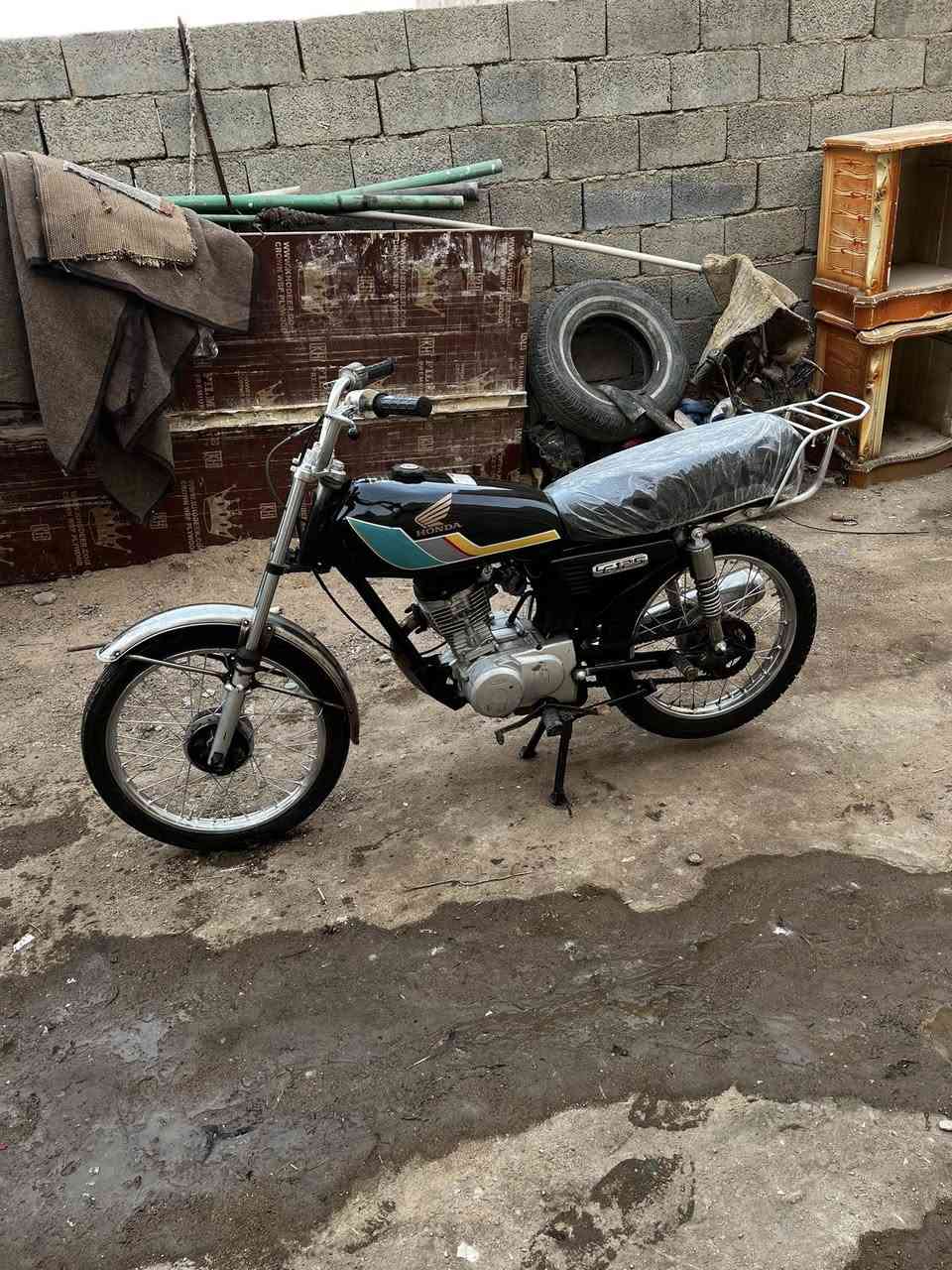 سلام عليكم ايراني للبيع محرك نامه نضيفه ناعم لانضوح ولا تبخير وايده ب 350وبيهاًمجال مكني بصره الجزائر رقم ***********
