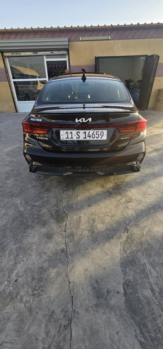 السلام عليكم فورتي 2023جي تي لاين فول مواصفات حادثها باب السائق والباب الوراه مبدلات نفس اللون 
ماشيه 46الف مايل 
رقم بغداد إنكليزي. 
مكينه 2000دوش المرغوبه 
بصمه أبواب وتشغيل 
تشغيل عن بعد وثلاث انضمه قياده 
اوتو هولد 
كامله تخم تاير جواها مناقصها كلشي 
السعر 162&
مكان السياره بغداد ابو غريب 
***********
