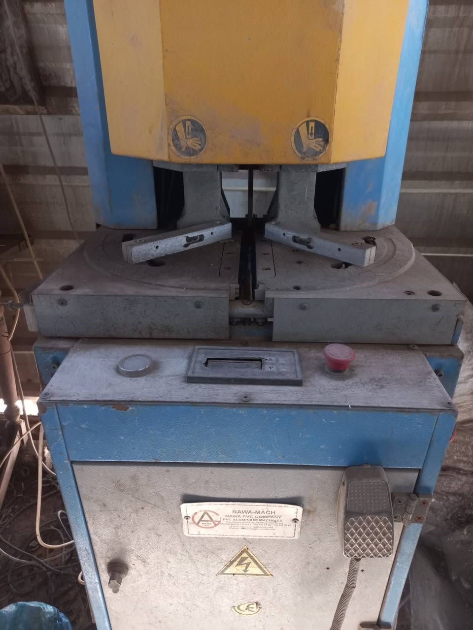 معمل pvc للبيع ثري فيز  خمس قطع كله شغال النجف الاشرف حي الحرفيين ***********
