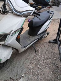 دراجه شحن تمشيك ٤٠كيلو بل شحنه لوحده ٦بطاريات دراجه نضيفه مابيه اي نقص...