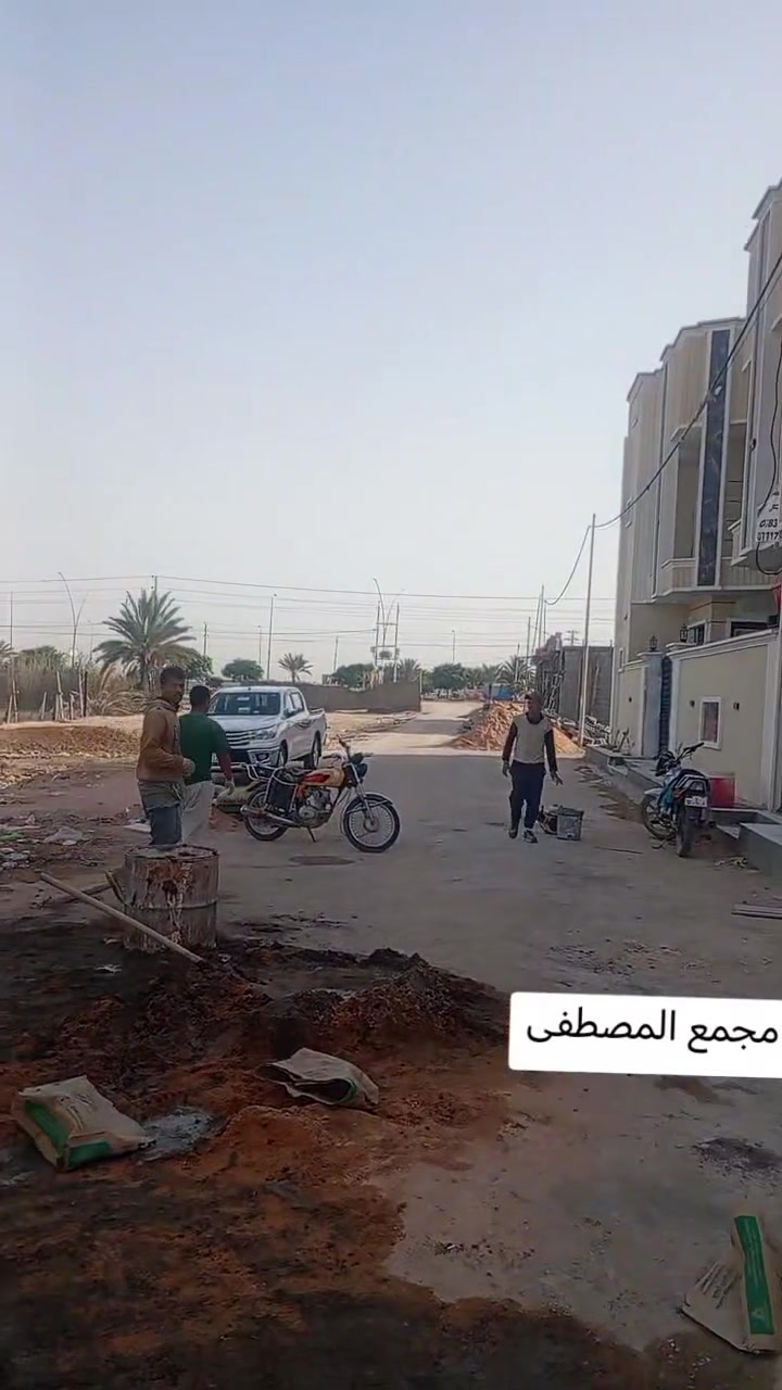 السلام عليكم يوجد لدينه بيت ٥٠متر للبيع في مجمع المصطفى ويوجد كافة الخدمات ماي ومجاري وكهرباء على الشارع العام قريب على طريق الزوار يبعد عن إلمام ٥كيلو متر يعني عشر دقائق بسيار استفسار التصل على الرقم ***********
