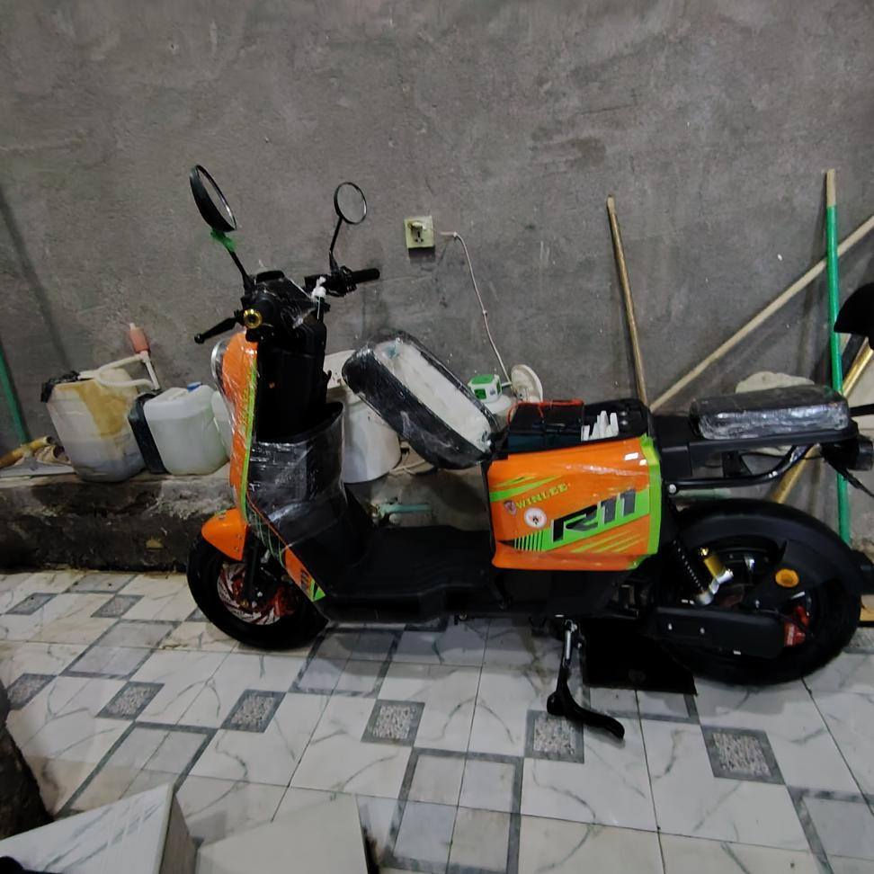 السلام عليكم من رخصه الادمن دراجه شحن  R11دراجه نضيفه كلش اخت جديده شاشه دجيتال السعر650الرقم***********
