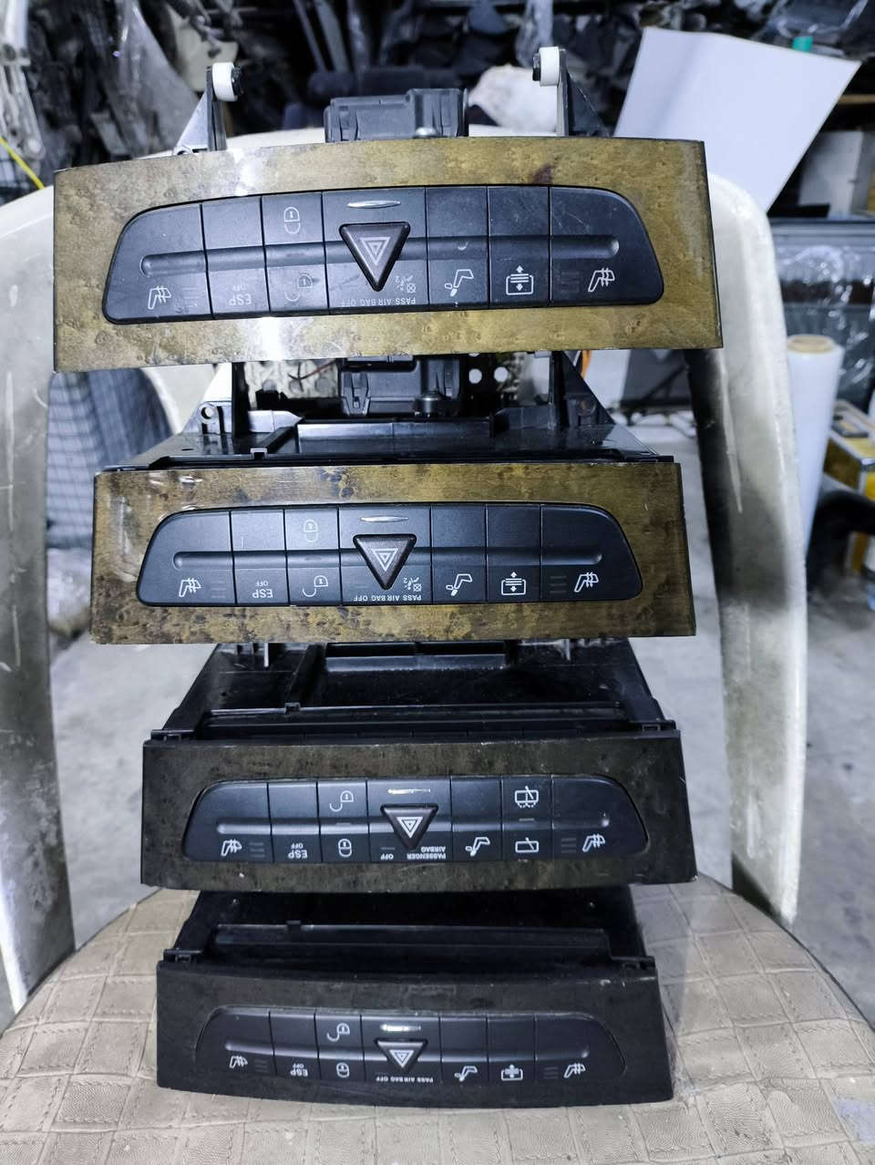 السلام عليكم متوفر قطع غيار مرسيدس دب جامبو شبح غواصةام عيون 190 عنوان كركوك لدينا توصيل كافة محافظات ***********
