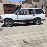 فورت اكسبلور البيع 1992  سياره حلوه ونضيفة مداور ثاني يوم السعر 30وبيه...