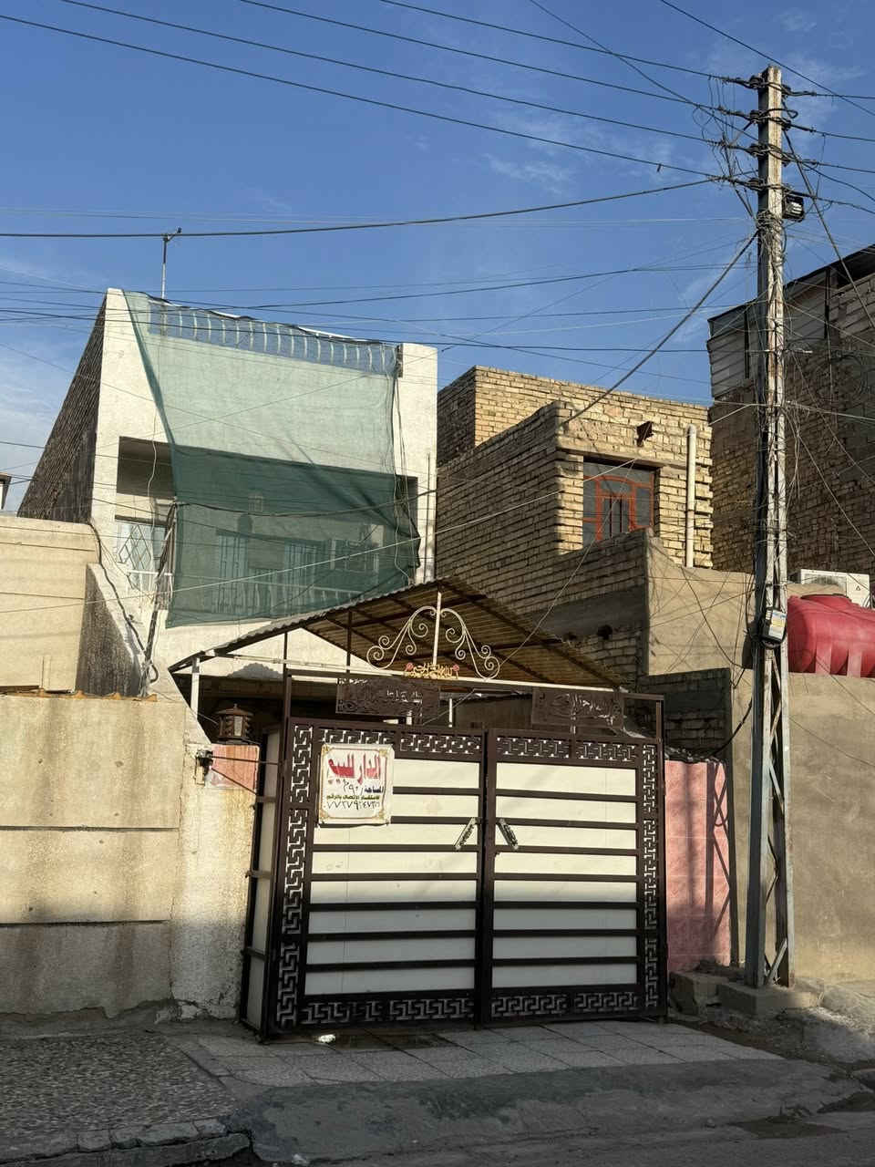 السلام عليكم بيت للبيع منطقة حي اور قرب الشعب قرب جامع عمار بن ياسر بناء تسعينات ٩٠متر  طابقين لتواصل على هذا الرقم ***********
