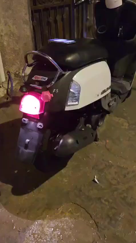 بوليس للبيع الدراجة كاملة سلف هندر اشاير كل كهرباءياتهة شغالة ملاحظه كابريتر تجاري بغداد الحبيبية السعر 700وبيهة مجال ***********
