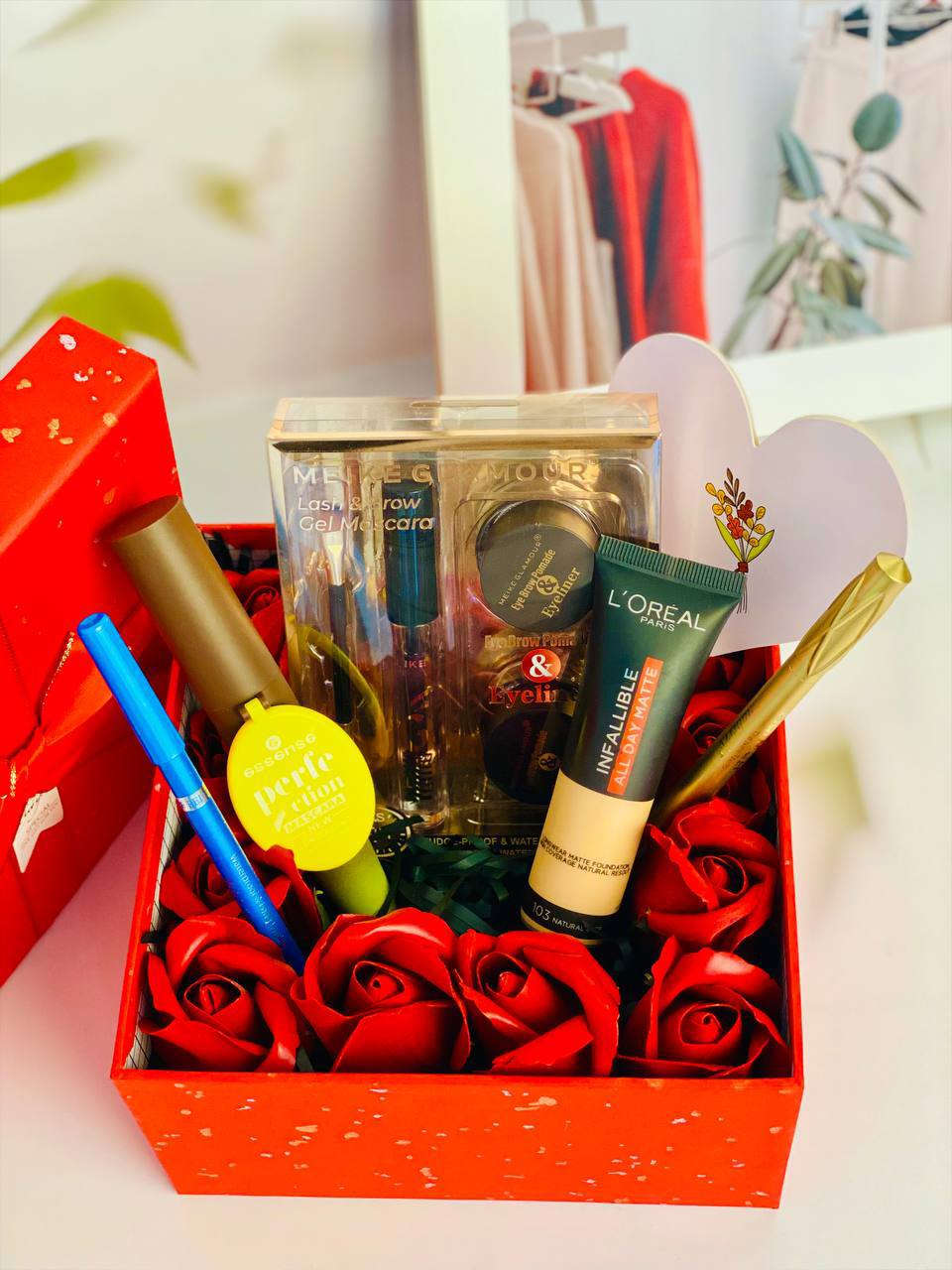 ✨ بوكس هدايا مكياج أحمر الفخم ✨
✨ بوكس هدايا مكياج أحمر الفخم ✨
إذا تدورين هدية حلوة ومرتبة… هذا البوكس يجمع كل شي تحتاجه للبنات 💋🎁

محتويات البوكس:
💄 بكج الحواجب المتكامل
👁️ سيروم رموش
🖌️ فرشة حواجب
🤍 فونديشن
✏️ قلم حاجب
🖤 قلم كحل
✨ مسكارة للرموش
💌 كارت بي عبارة حلوة

🌹 بوكس أنيق باللون الأحمر مع كارت عبارة حتى توصلين إحساسج بطريقة مميزة
🎁 هدية مثالية للبنات بكل المناسبات
دللي حبيبتج / صديقتج / أختج بهدية راقية ومميزة ❤️

سعر البوكس ١٨ الف


**إذا كنت صاحب هذا الإعلان وتريد حذفه لأي سبب، رجاءا أرسل رسالة إلى الدعم الفني**