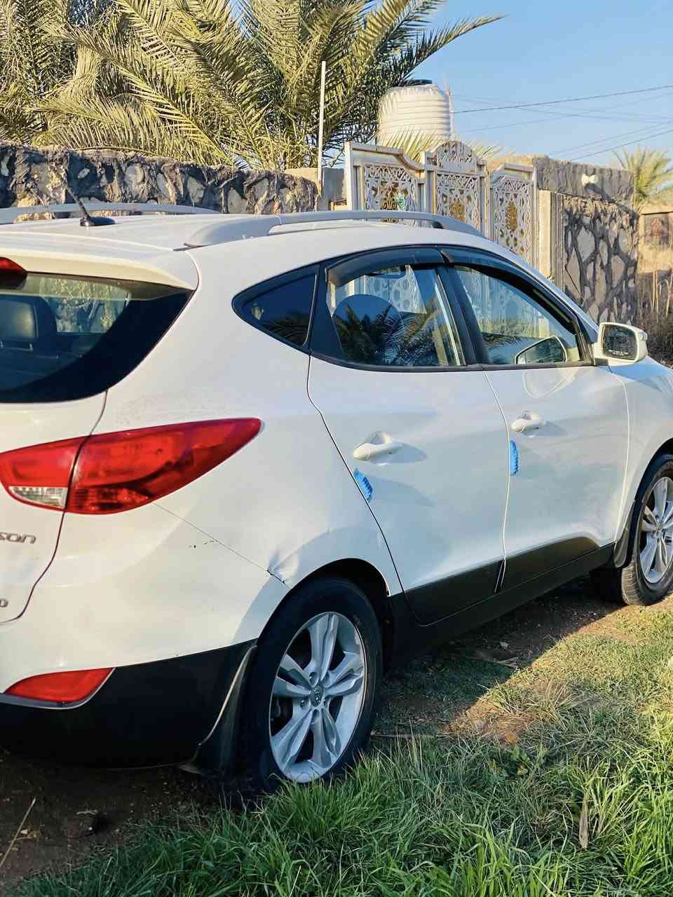 السلام عليكم 
توسان 2013 وارد امريكي كلين 
بنيد صبغ بل العراق رقم بابل 
السعر 135وبيه مجال 
***********
