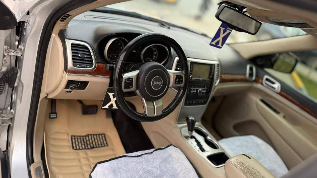 جيب كراند شيروكي
فول لمواصفات للاخير 
متومه سليمانيه شغل درجه أوله الله شاهد تجي وشوف 
بنراما 
تدفئه تبريد كشنات
جنطه كهربائي 
تحديد سرعه 
حساسات مري 
اهم تاير جديد
حدادييه فول ١٠٠/١٠٠
مكينه وكير مفولات 
السيارة جاهزة للاخير ونضافه احلا من صور بعد 
المكان الديوانية 
السعر ٧٣
 ***********
