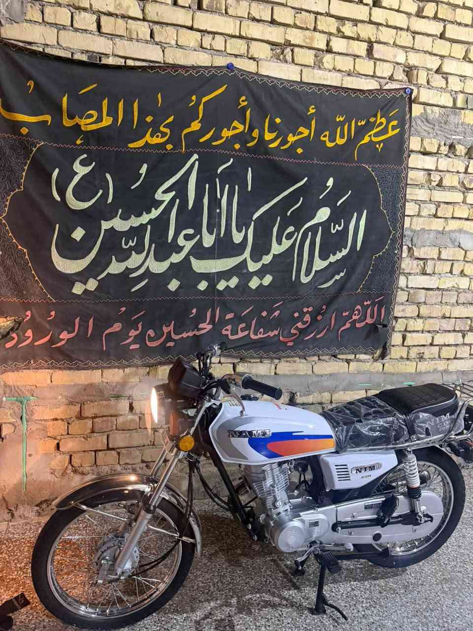 السلام عليكم دراجه للبيع كفاله عامه وخير من الله سكينار 26 ثلاث حروف خمسه اوراق والمطار موتور كفاله عامره العنوان واسط يم محطه وادي السلام***********
