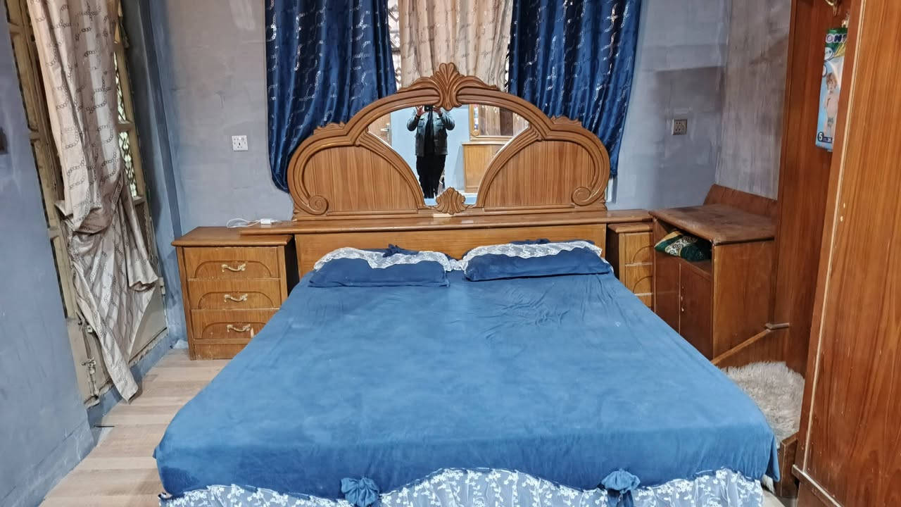 غرفه صاج ٦ ملم للبيع السعر ٦٠٠ وبيها مجال للشراي فقط عنوان الشعب حي اور هاتف واتساب ***********
