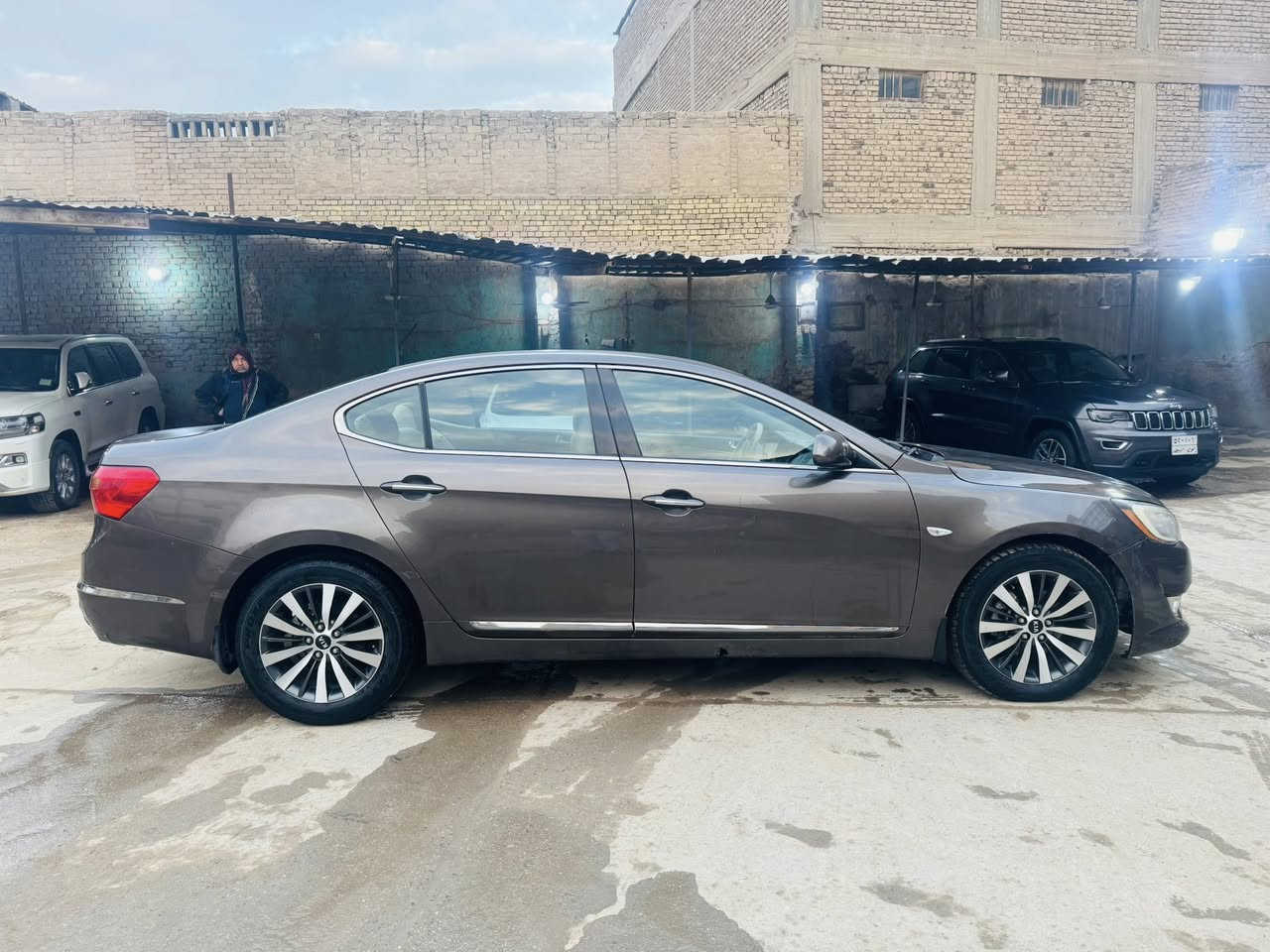 كيا كادنزة 2013 خليجي سيارة جديدة بيه طخةبلجاملغ الامامي والباقي كل مكفول مكينة 3500 مكينة وكير وحدادية وتبريد كل جديد رقم دهوك بسمنة تحويل وكالة السعر 87 رقمي *********** مكان السيارة حلة المركز
