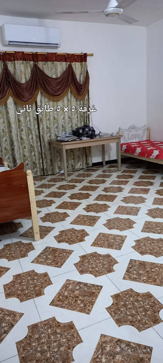 السلام عليكم
مشتمل قاطين في زين القوس خلف شارع الشيرازي 

مساحه 100م 5×20

يباع نقد او مبادره 

***********
