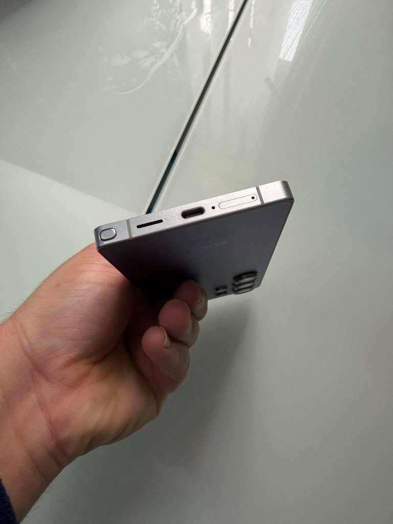 Samsung s25 ultra , 256g
دبل سيم نضافة 100 بل مية شرط جلخ مابينو ملحقاتو كاملة كارتو شاحنة كيبل كامل ملحقات معا كفر سامسونج اصلي كليب 
اهم مميزات الجهاز
Snapdragon 8 eliet 
شاشة dynmic amoled x2
بطارية 5000
للتواصل ***********
سعر مليون و. 225
