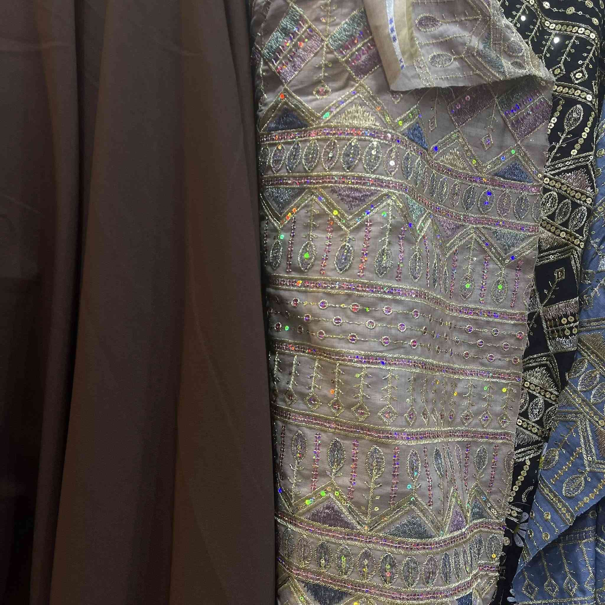 جاكار هندي 
ديالى/ المقدادية/السوك القديم
للحجز***********
